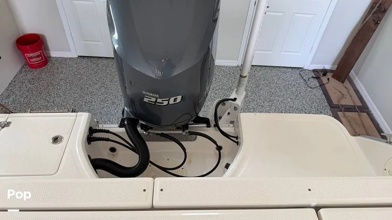 Slide: The Image of Robalo R230 CC 2020 - 16711581