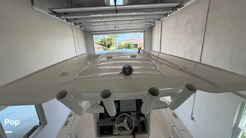 Slide: The Image of Robalo R230 CC 2020 - 16711538