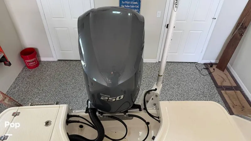 Slide: The Image of Robalo R230 CC 2020 - 16711582