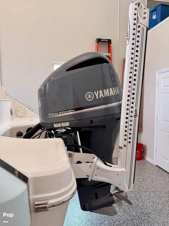 Slide: The Image of Robalo r230 cc 2020 - 16659020