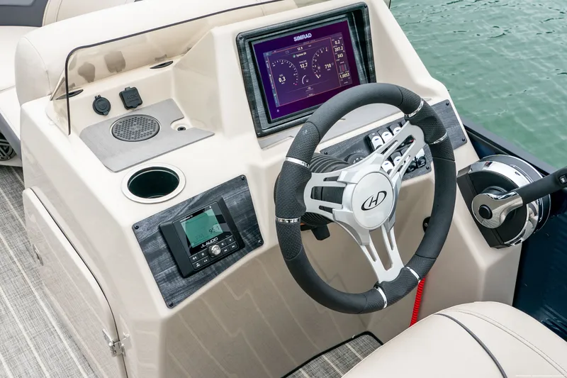 Slide: The Image of Harris 210 Cruiser 2025 - 3