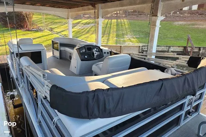 Slide: The Image of Bentley Pontoons 220 Cruise 2020 - 16653228