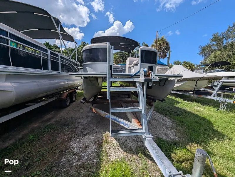 Slide: The Image of Bentley Pontoons 220 Cruise 2020 - 16695976