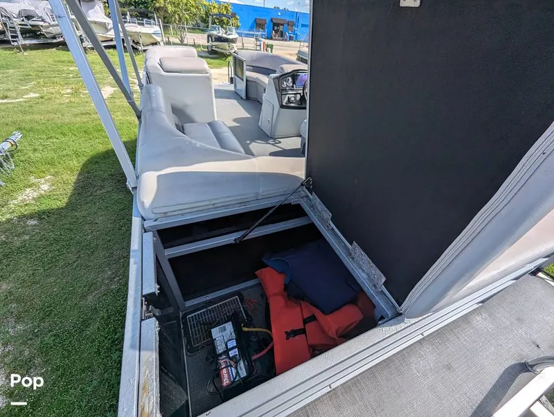 Slide: The Image of Bentley Pontoons 220 Cruise 2020 - 16695937