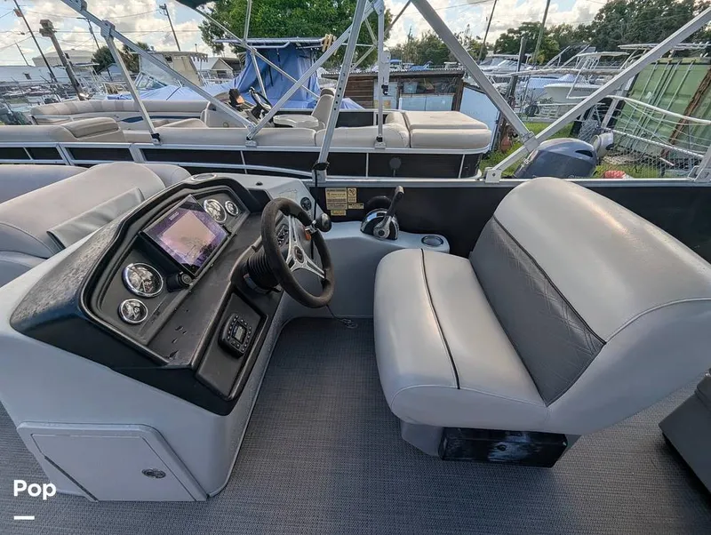 Slide: The Image of Bentley Pontoons 220 Cruise 2020 - 16695896