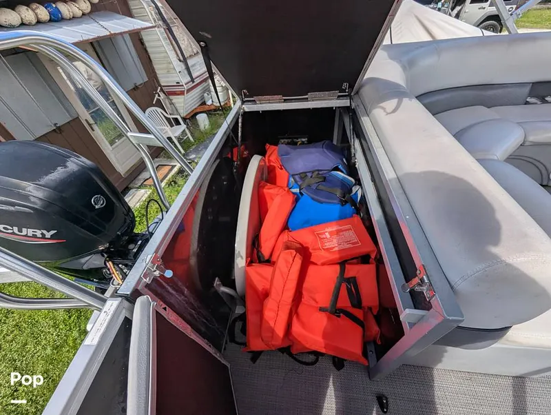 Slide: The Image of Bentley Pontoons 220 Cruise 2020 - 16695940