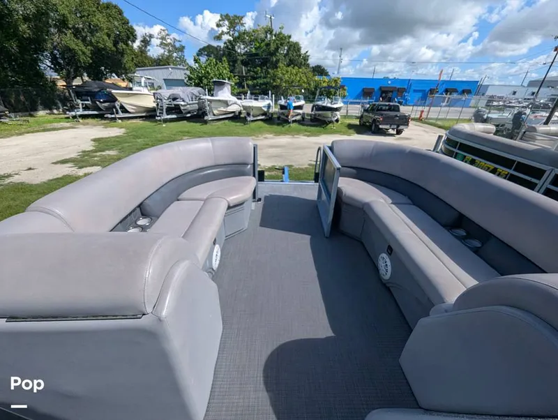 Slide: The Image of Bentley Pontoons 220 Cruise 2020 - 16695901