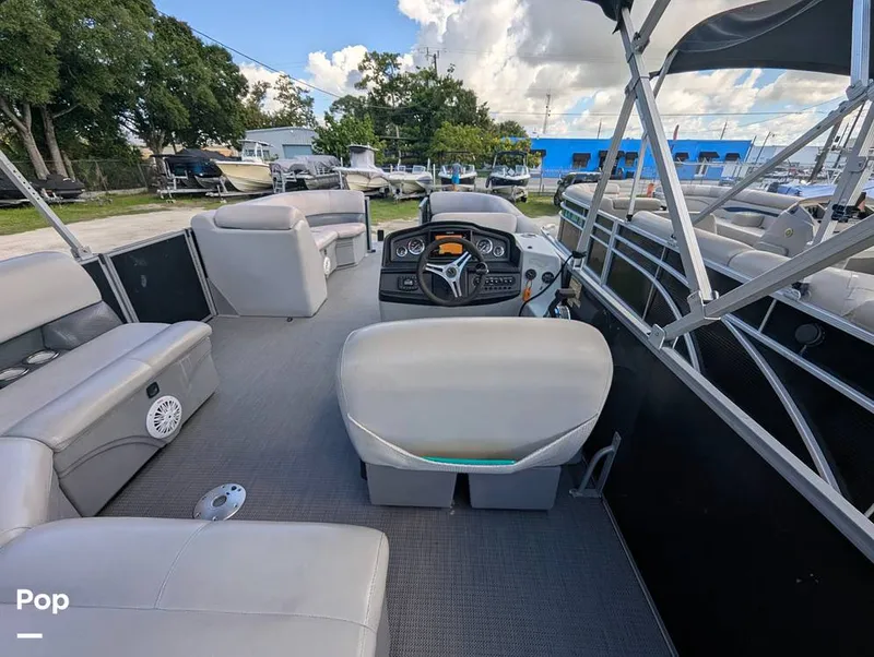 Slide: The Image of Bentley Pontoons 220 Cruise 2020 - 16695897