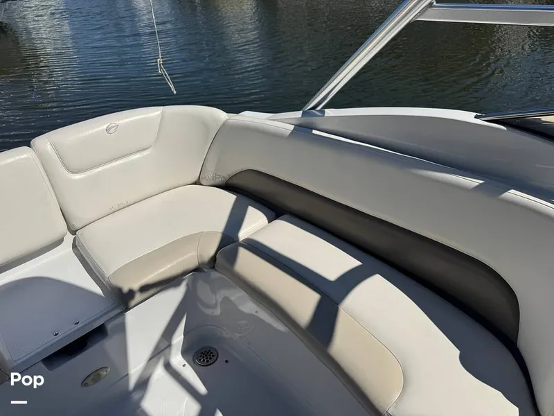 Slide: The Image of Crownline Boats 260 LS 2009 - 16722852