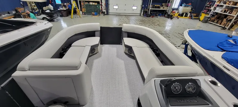 Slide: The Image of Harris 230 Cruiser 2025 - 1