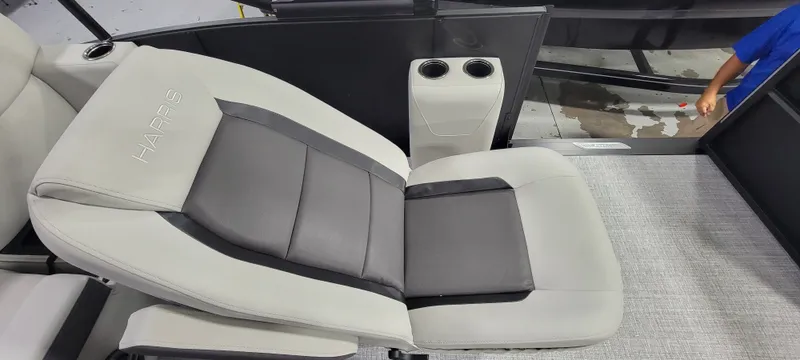 Slide: The Image of Harris 230 Cruiser 2025 - 5