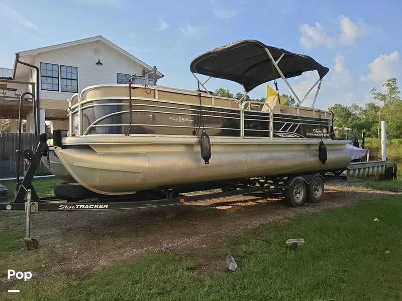Slide: The Image of Sun Tracker Party Barge 24 XP3 2021 - 16714677
