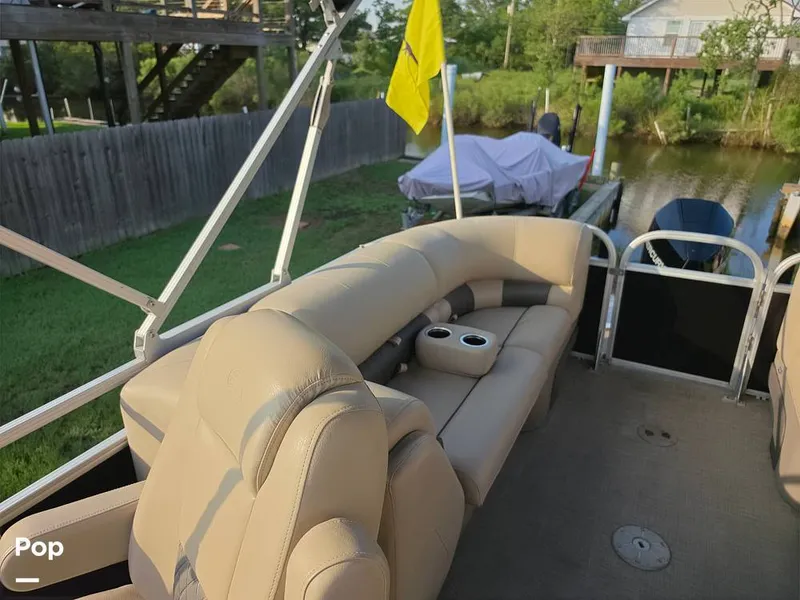 Slide: The Image of Sun Tracker Party Barge 24 XP3 2021 - 16714687