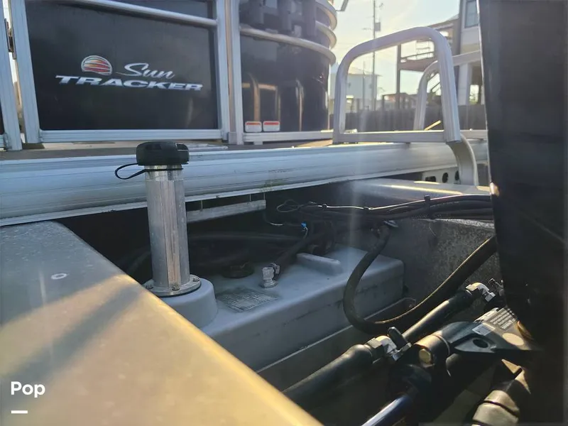 Slide: The Image of Sun Tracker Party Barge 24 XP3 2021 - 16714759