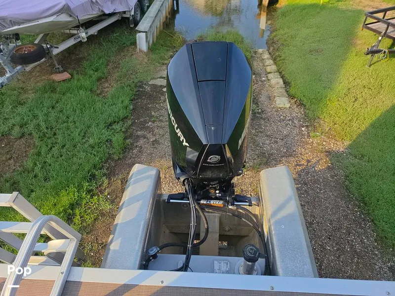 Slide: The Image of Sun Tracker Party Barge 24 XP3 2021 - 16714721