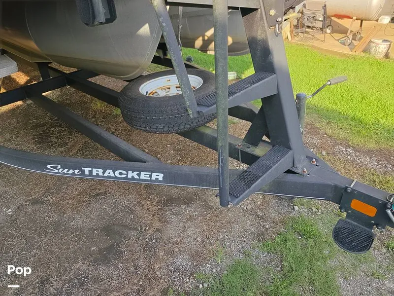 Slide: The Image of Sun Tracker Party Barge 24 XP3 2021 - 16714745