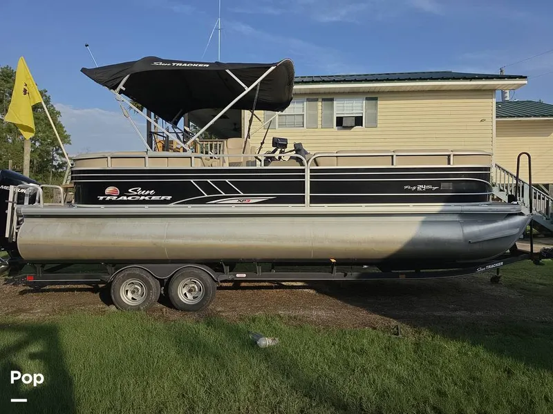 Slide: The Image of Sun Tracker Party Barge 24 XP3 2021 - 16714672