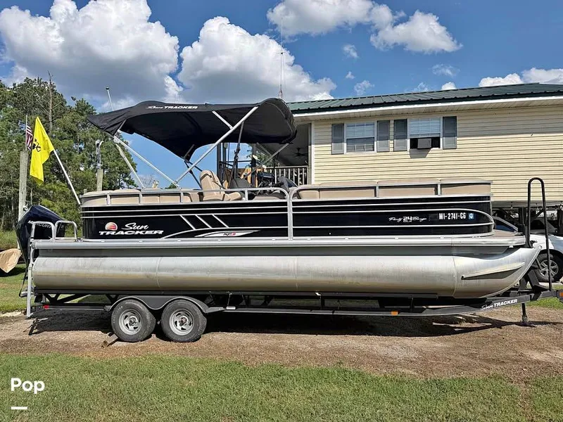 The Image of Sun Tracker Party Barge XP3 2021 - 16661128