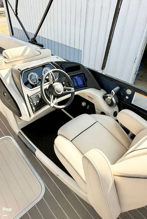 Slide: The Image of Captain's Chair - 16701911