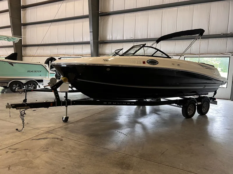 The Image of Bayliner VR6 2018 - undefined