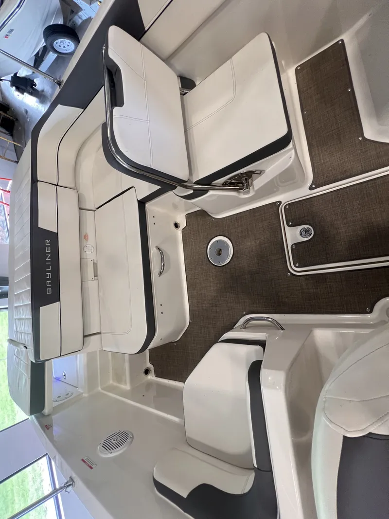 Slide: The Image of Bayliner VR6 2018 - 10