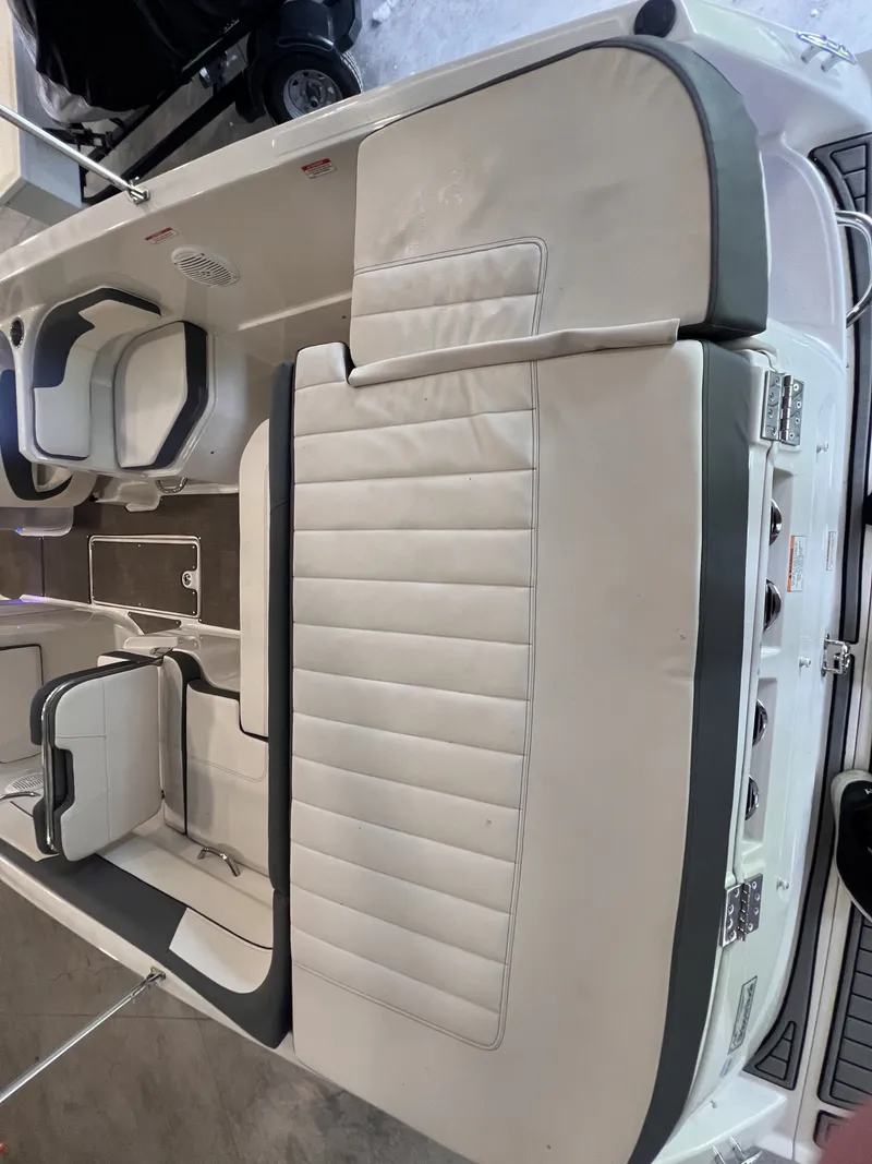 Slide: The Image of Bayliner VR6 2018 - 11