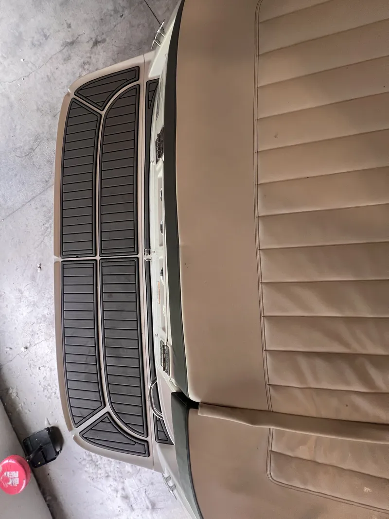 Slide: The Image of Bayliner VR6 2018 - 12