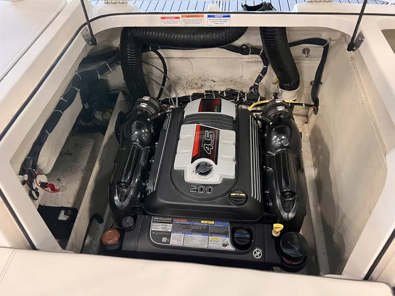 Slide: The Image of Bayliner VR6 2018 - 13