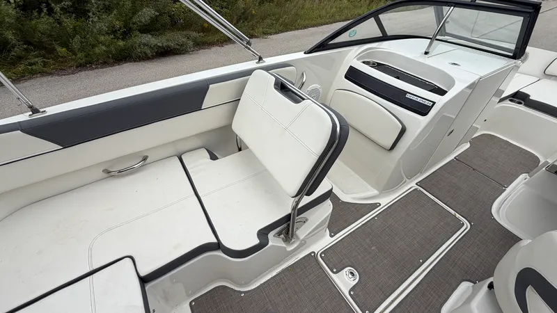 Slide: The Image of Bayliner VR6 2018 - 27