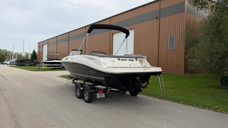 Slide: The Image of Bayliner VR6 2018 - 2