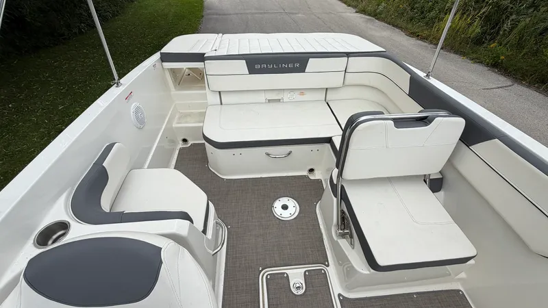 Slide: The Image of Bayliner VR6 2018 - 22