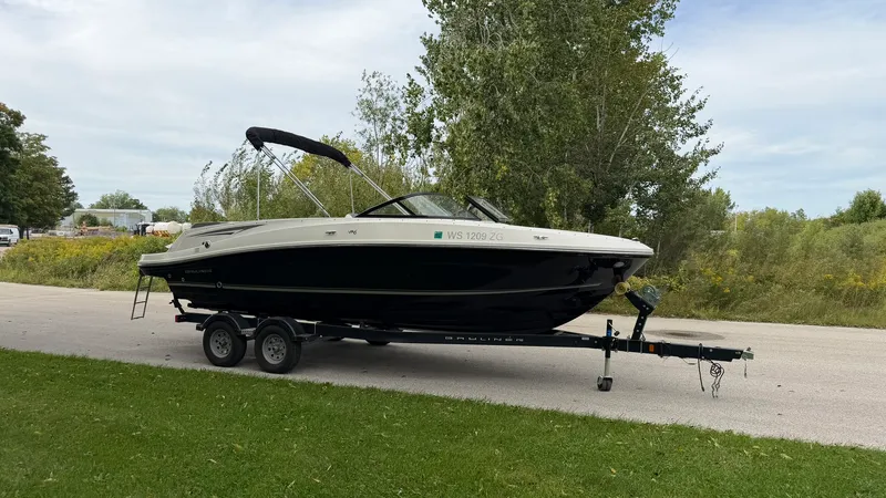 Slide: The Image of Bayliner VR6 2018 - 4