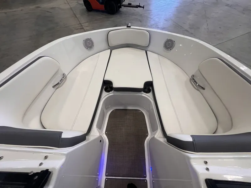 Slide: The Image of Bayliner VR6 2018 - 3