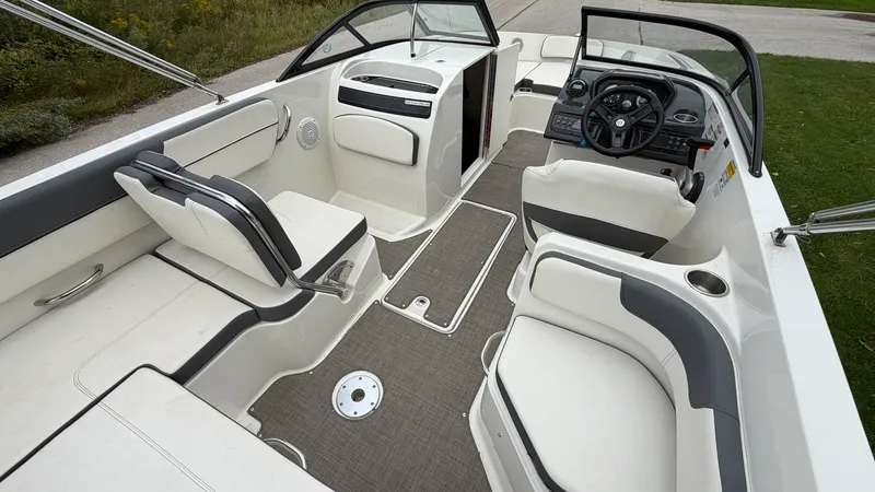 Slide: The Image of Bayliner VR6 2018 - 20