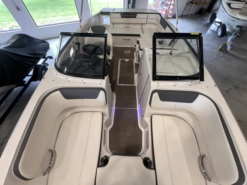 Slide: The Image of Bayliner VR6 2018 - 4