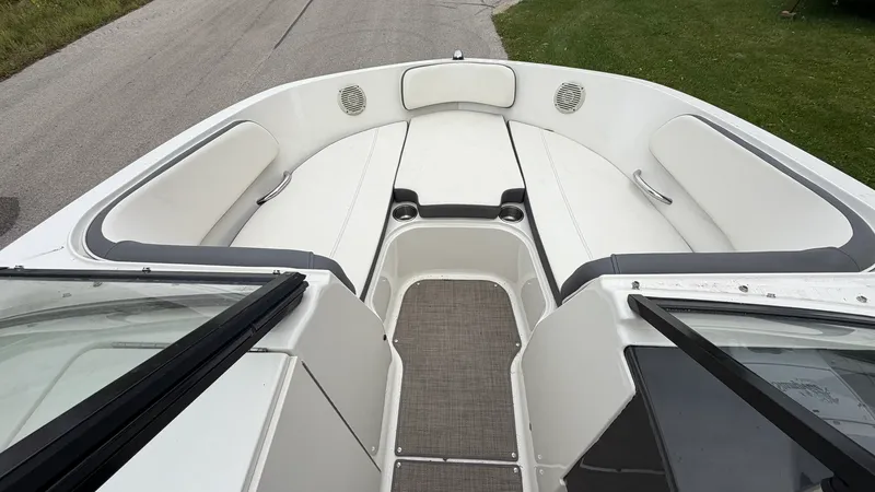 Slide: The Image of Bayliner VR6 2018 - 18