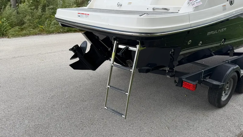Slide: The Image of Bayliner VR6 2018 - 10