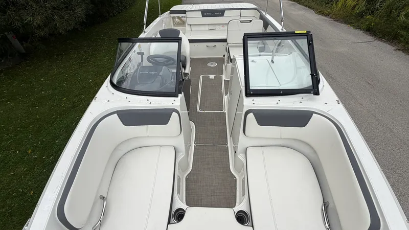 Slide: The Image of Bayliner VR6 2018 - 19