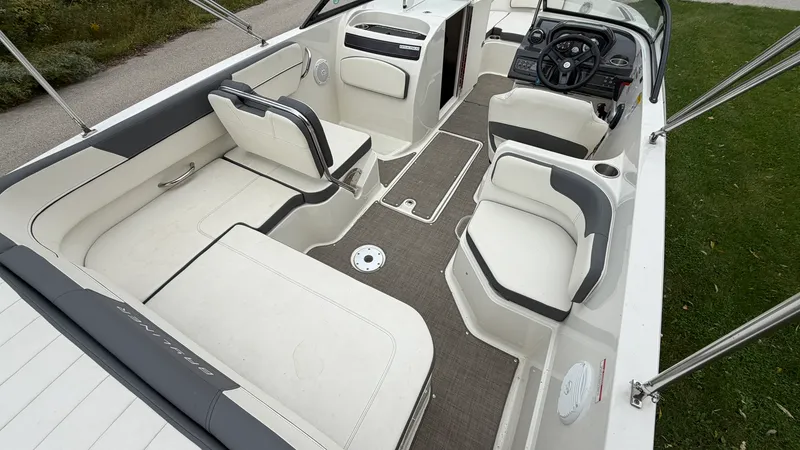 Slide: The Image of Bayliner VR6 2018 - 21