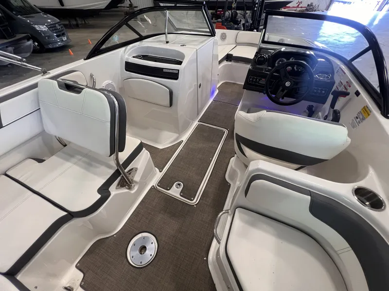 Slide: The Image of Bayliner VR6 2018 - 9