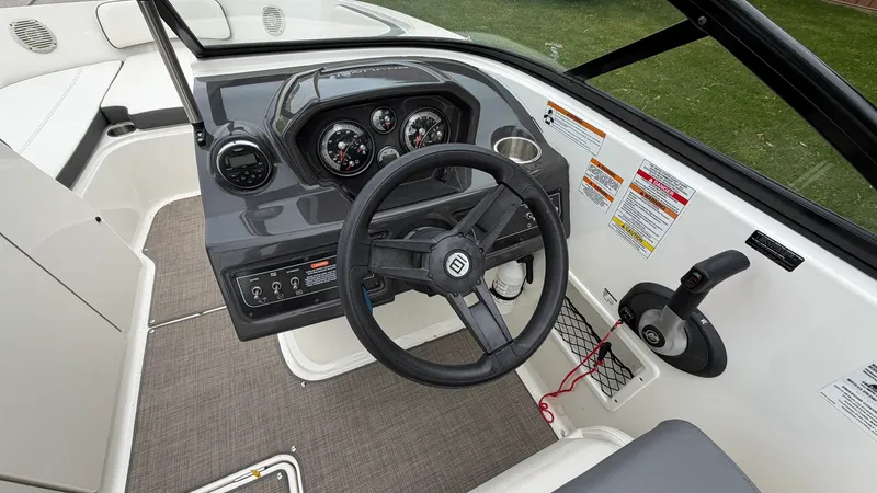 Slide: The Image of Bayliner VR6 2018 - 24