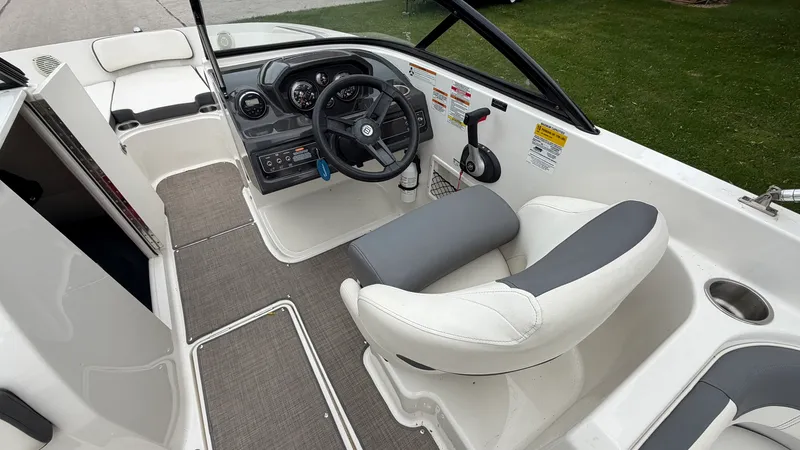 Slide: The Image of Bayliner VR6 2018 - 17