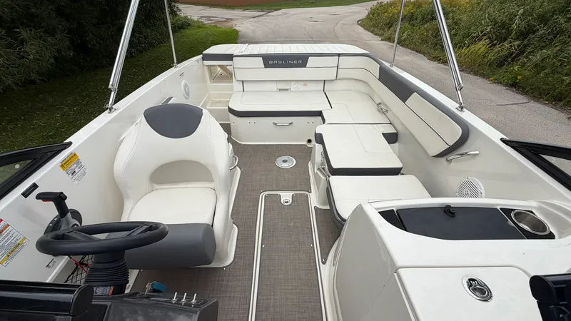 Slide: The Image of Bayliner VR6 2018 - 31