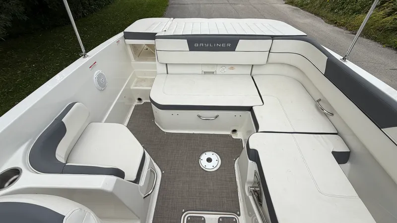 Slide: The Image of Bayliner VR6 2018 - 26