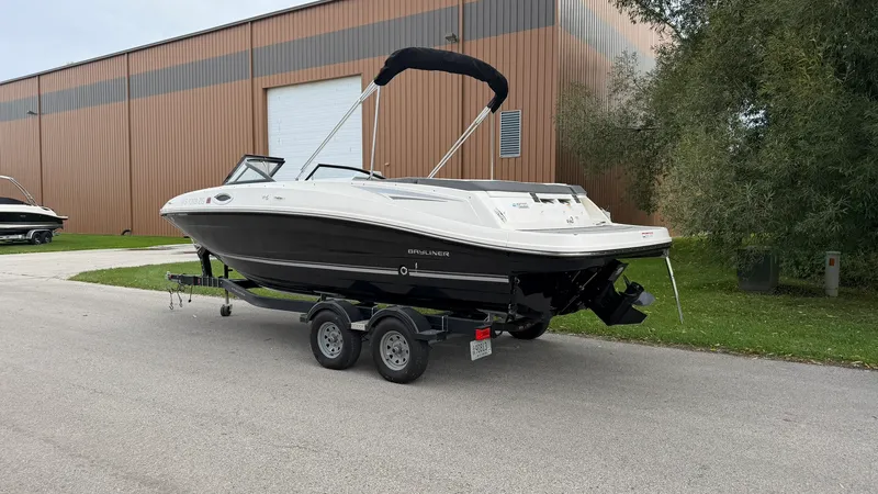 Slide: The Image of Bayliner VR6 2018 - 3