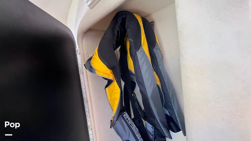 Slide: The Image of Sea Ray Amberjack 270 2005 - 16690631