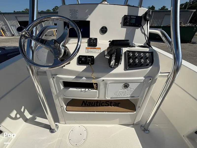 Slide: The Image of NauticStar 231 Hyrid 2023 - 16677438