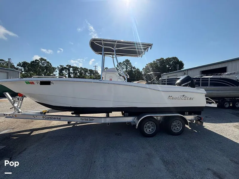 Slide: The Image of NauticStar 231 Hyrid 2023 - 16677420