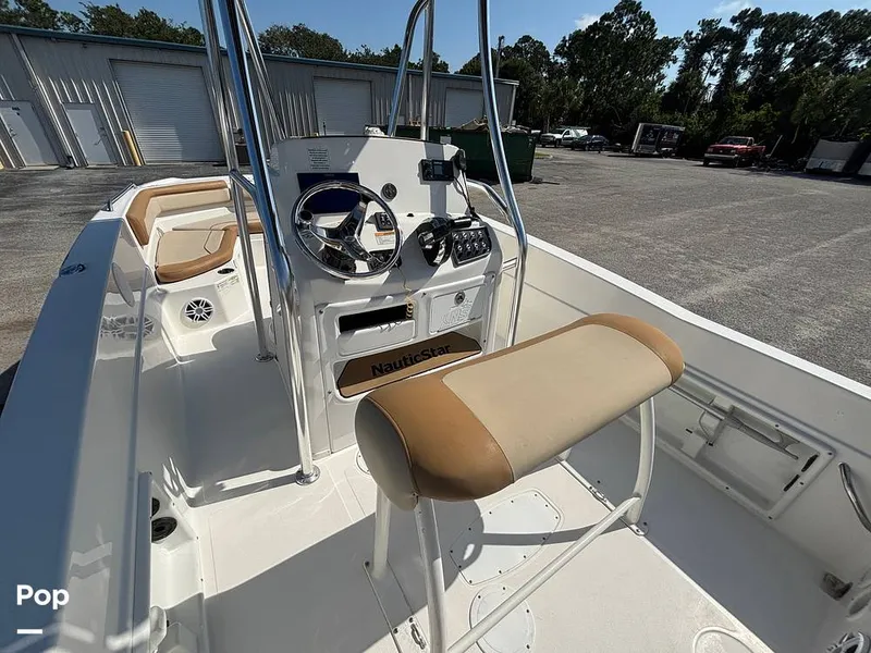 Slide: The Image of NauticStar 231 Hyrid 2023 - 16677435