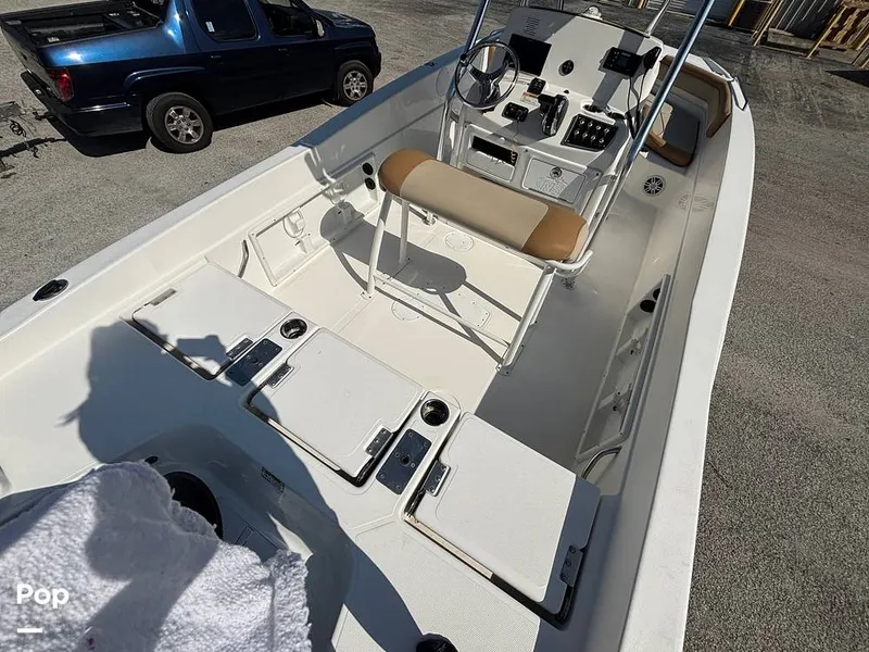 Slide: The Image of NauticStar 231 Hyrid 2023 - 16677427